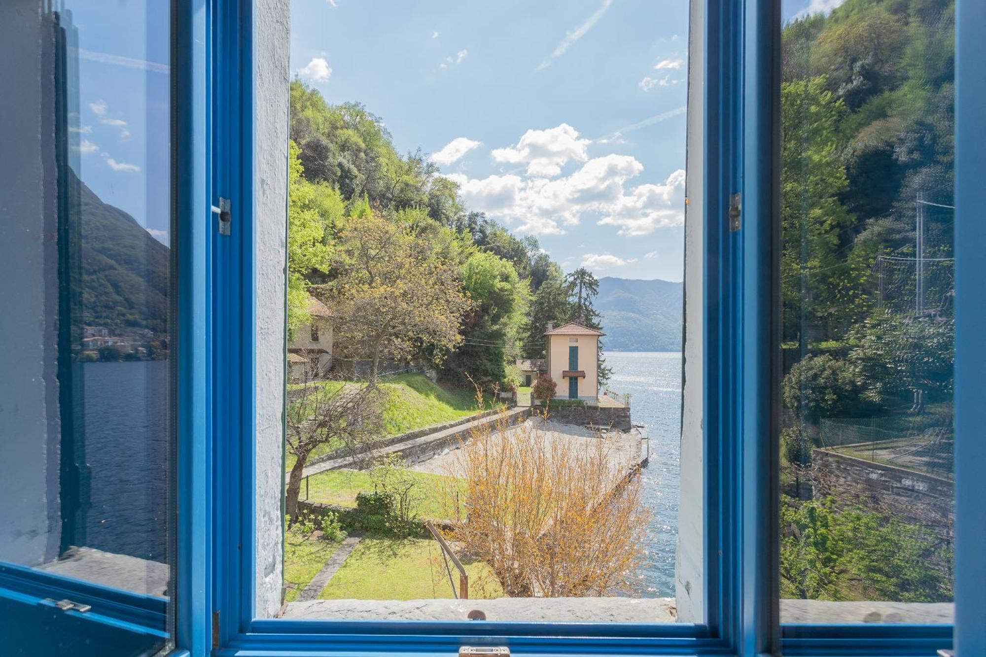 Deriva Apartment On Careno'S Beach By Rent All Como Nesso Dış mekan fotoğraf